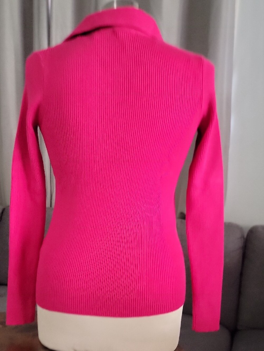 Tahari Bright Fuchsia Ribbed Collared V-Neck Top - Picture 5 of 6